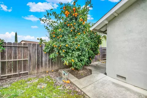Exterior - 579 Florence Dr, Vacaville, CA 95688 photo 16 of 19