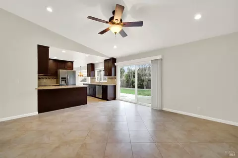Living - 579 Florence Dr, Vacaville, CA 95688 photo 10 of 10