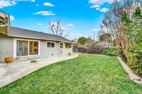 Exterior - 579 Florence Dr, Vacaville, CA 95688 photo 11 of 19