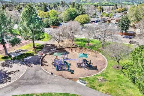 View/Area - 579 Florence Dr, Vacaville, CA 95688 photo 5 of 7