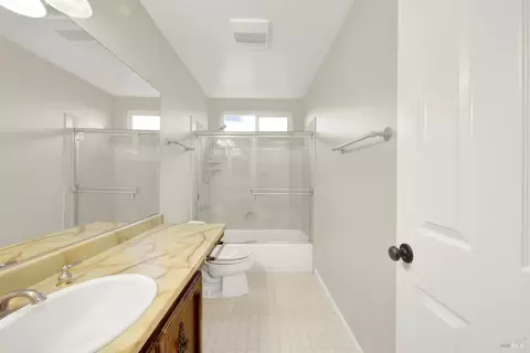 Bath - 579 Florence Dr, Vacaville, CA 95688 photo 1 of 5