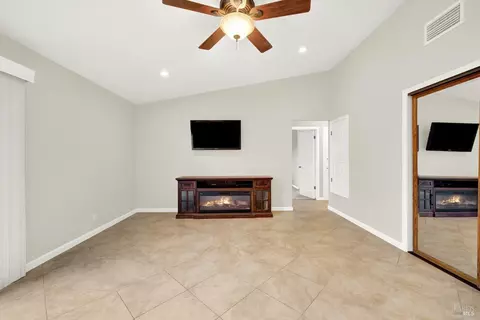 Living - 579 Florence Dr, Vacaville, CA 95688 photo 7 of 10