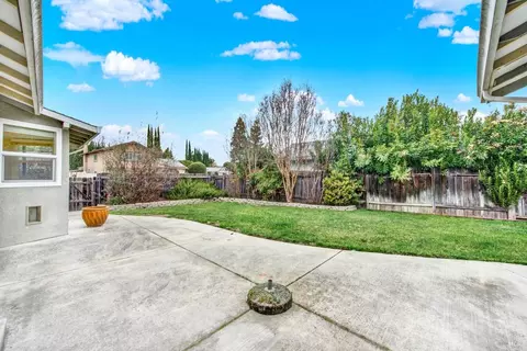Exterior - 579 Florence Dr, Vacaville, CA 95688 photo 14 of 19