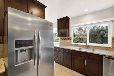 Kitchen - 579 Florence Dr, Vacaville, CA 95688 photo 7 of 12