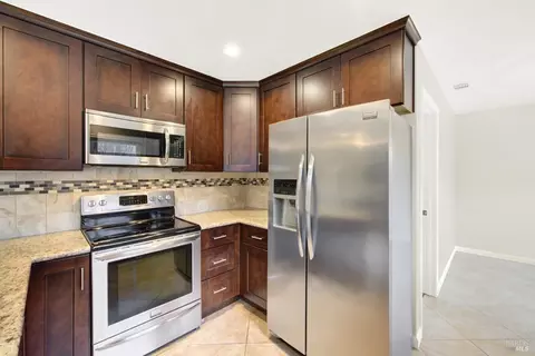 Kitchen - 579 Florence Dr, Vacaville, CA 95688 photo 6 of 12