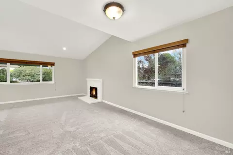 Living - 579 Florence Dr, Vacaville, CA 95688 photo 5 of 10