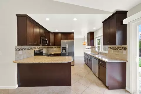 Kitchen - 579 Florence Dr, Vacaville, CA 95688 photo 11 of 12
