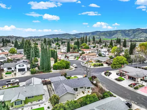 View/Area - 579 Florence Dr, Vacaville, CA 95688 photo 4 of 7
