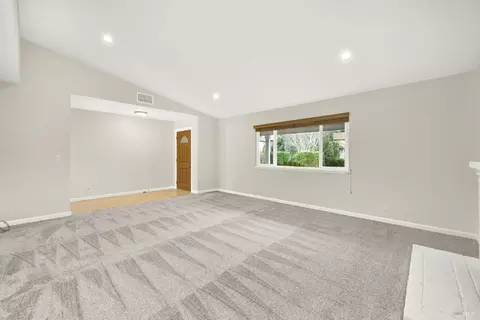 Living - 579 Florence Dr, Vacaville, CA 95688 photo 4 of 10