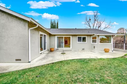 Exterior - 579 Florence Dr, Vacaville, CA 95688 photo 12 of 19