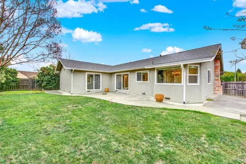 Exterior - 579 Florence Dr, Vacaville, CA 95688 photo 8 of 19
