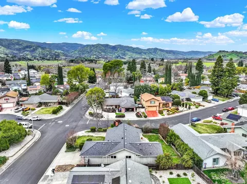 View/Area - 579 Florence Dr, Vacaville, CA 95688 photo 3 of 7