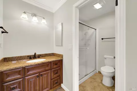 Bath - 579 Florence Dr, Vacaville, CA 95688 photo 4 of 5