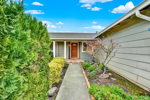 Exterior - 579 Florence Dr, Vacaville, CA 95688 photo 7 of 19