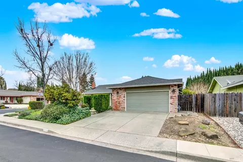 Exterior - 579 Florence Dr, Vacaville, CA 95688 photo 3 of 19