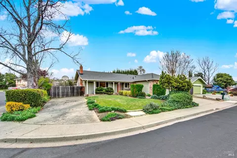 Exterior - 579 Florence Dr, Vacaville, CA 95688 photo 2 of 19