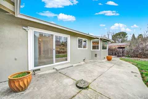 Exterior - 579 Florence Dr, Vacaville, CA 95688 photo 13 of 19