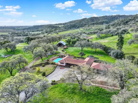 2162 Twin Sisters Rd, Fairfield, CA 94534