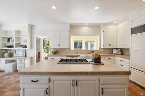 Kitchen - 14 Chrisdumar Ln, Petaluma, CA 94952 photo 2 of 17