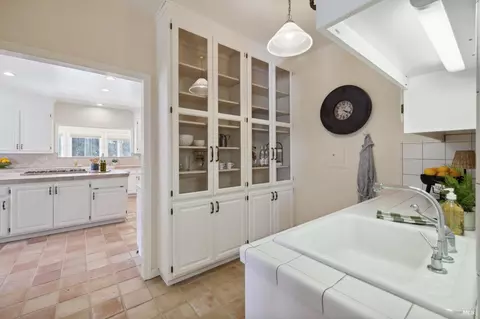 Kitchen - 14 Chrisdumar Ln, Petaluma, CA 94952 photo 11 of 17