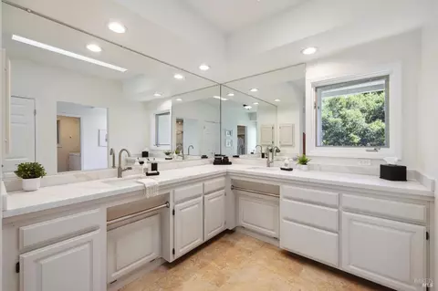 Bath - 14 Chrisdumar Ln, Petaluma, CA 94952 photo 1 of 8