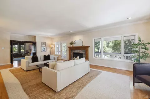 Living - 14 Chrisdumar Ln, Petaluma, CA 94952 photo 2 of 7