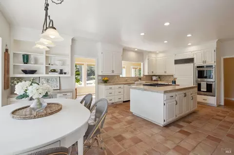 Kitchen - 14 Chrisdumar Ln, Petaluma, CA 94952 photo 10 of 17