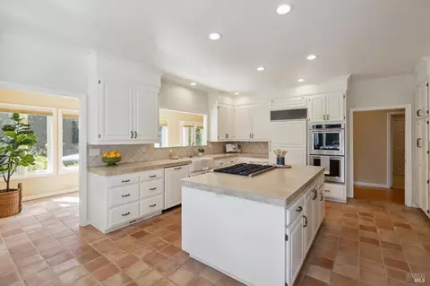Kitchen - 14 Chrisdumar Ln, Petaluma, CA 94952 photo 5 of 17