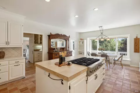 Kitchen - 14 Chrisdumar Ln, Petaluma, CA 94952 photo 8 of 17