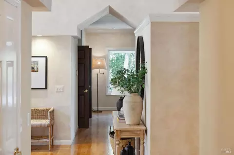 Entry Way - 14 Chrisdumar Ln, Petaluma, CA 94952 photo 4 of 5