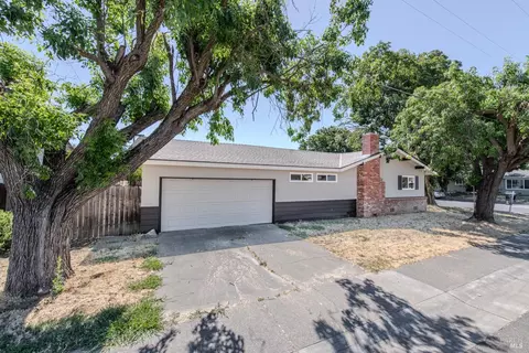 730 W F St, Dixon, CA 95620 photo 2