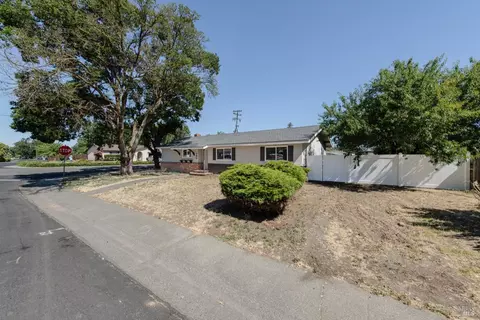 730 W F St, Dixon, CA 95620 photo 6