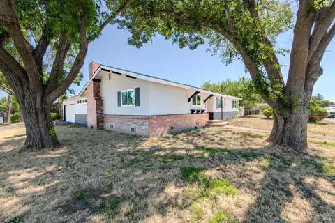 730 W F St, Dixon, CA 95620 photo 4