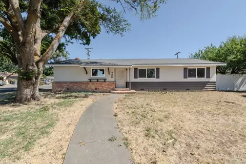 730 W F St, Dixon, CA 95620