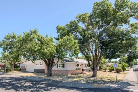 730 W F St, Dixon, CA 95620 photo 3