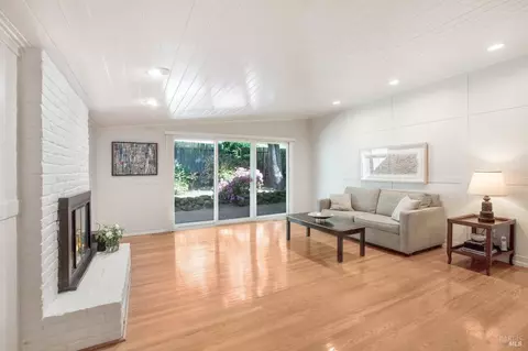 Living - 2105 Thornsberry Rd, Sonoma, CA 95476 photo 2 of 5