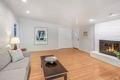Living - 2105 Thornsberry Rd, Sonoma, CA 95476 photo 3 of 5