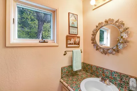 Bath - 2105 Thornsberry Rd, Sonoma, CA 95476 photo 3 of 4