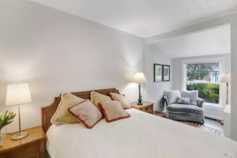 Bedroom - 2105 Thornsberry Rd, Sonoma, CA 95476 photo 1 of 7