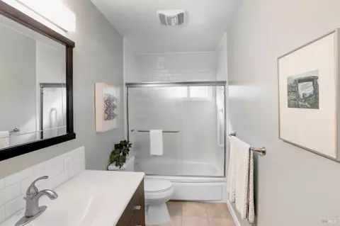 Bath - 2105 Thornsberry Rd, Sonoma, CA 95476 photo 1 of 4