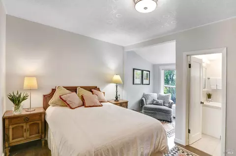 Bedroom - 2105 Thornsberry Rd, Sonoma, CA 95476 photo 2 of 7