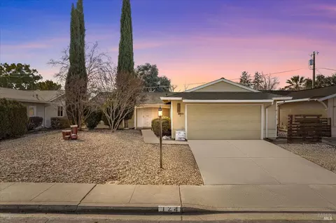 124 Olympic Cir, Vacaville, CA 95687