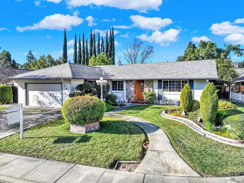 107 Chinook Ct, Vacaville, CA 95688