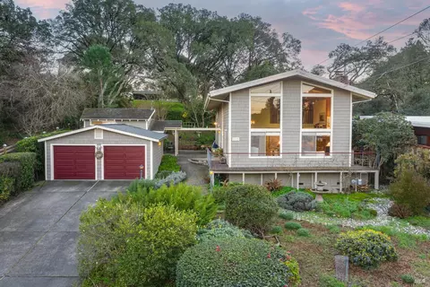 1125 Schuman Ln, Petaluma, CA 94952