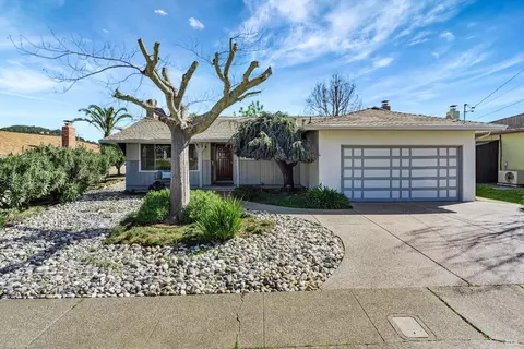 555 Tamarack Dr, San Rafael, CA 94903