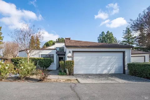 1305 Hazelwood Ct, Dixon, CA 95620