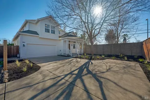 2022 Red Oak Cir, Santa Rosa, CA 95403
