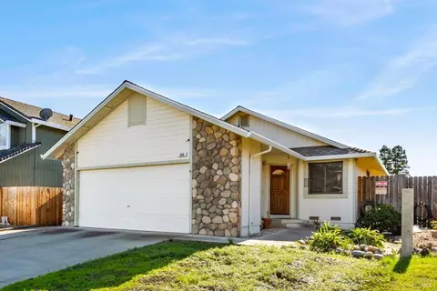 360 Zachary Dr, Vacaville, CA 95687