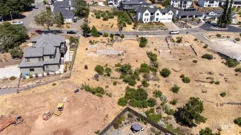 3747 Woodbourne Pl, Santa Rosa, CA 95403
