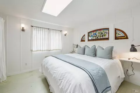 Bedroom - 76 Ocean View Ave, Dillon Beach, CA 94929 photo 2 of 4